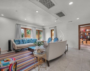 3110 Benedict Canyon Drive - Photo Thumbnail 26