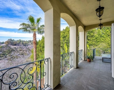 3110 Benedict Canyon Drive - Photo Thumbnail 32