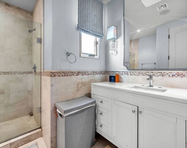 3110 Benedict Canyon Drive - Photo Thumbnail 31