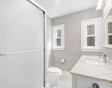 942 N Croft Avenue - Photo Thumbnail 6