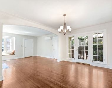 942 N Croft Avenue - Photo Thumbnail 2