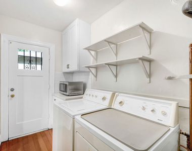 942 N Croft Avenue - Photo Thumbnail 9