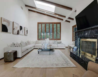 10160 Cielo Drive - Photo Thumbnail 7