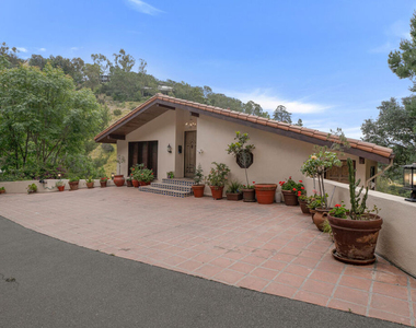 10160 Cielo Drive - Photo Thumbnail 2
