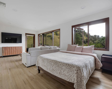10160 Cielo Drive - Photo Thumbnail 23