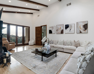 10160 Cielo Drive - Photo Thumbnail 8