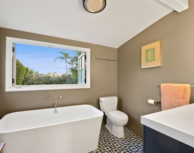 6717 Whitley Terrace - Photo Thumbnail 15