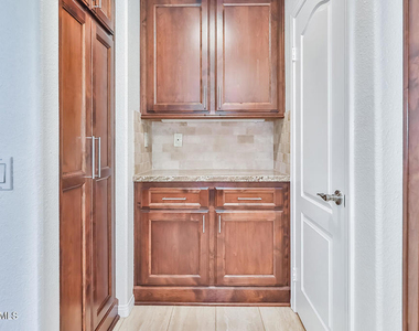5618 Silver Valley Avenue - Photo Thumbnail 14