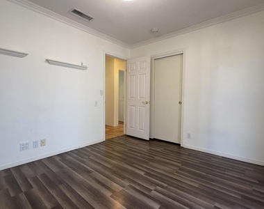 40064 Silktree Court - Photo Thumbnail 17