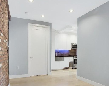 Stanton Street - Photo Thumbnail 1