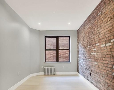 Stanton Street - Photo Thumbnail 2