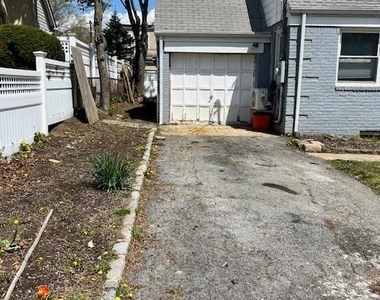 345 Walton Street - Photo Thumbnail 2