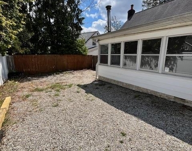 345 Walton Street - Photo Thumbnail 8