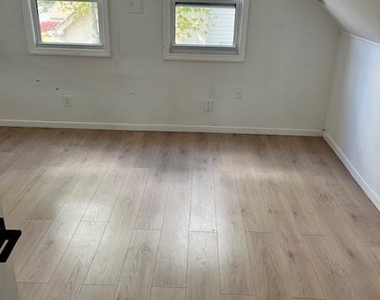 345 Walton Street - Photo Thumbnail 12
