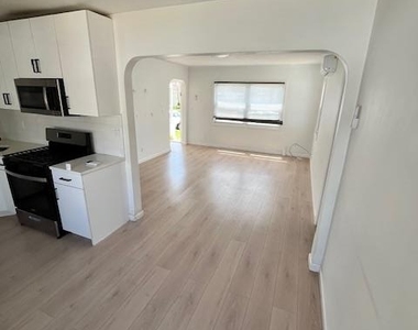 345 Walton Street - Photo Thumbnail 23