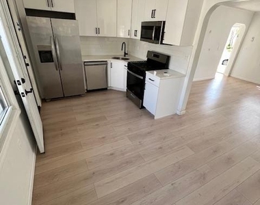 345 Walton Street - Photo Thumbnail 22