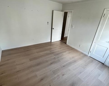 345 Walton Street - Photo Thumbnail 20