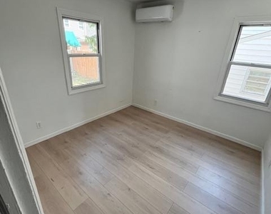 345 Walton Street - Photo Thumbnail 18