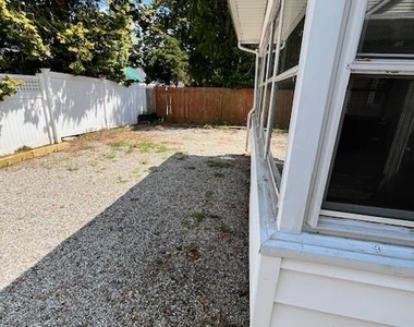 345 Walton Street - Photo Thumbnail 7