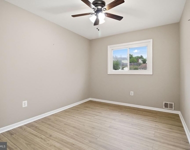 13206 Staggs Court - Photo Thumbnail 10