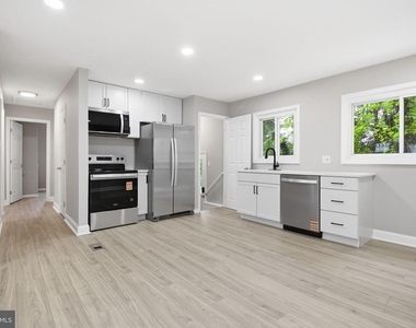 13206 Staggs Court - Photo Thumbnail 5