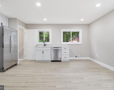 13206 Staggs Court - Photo Thumbnail 6
