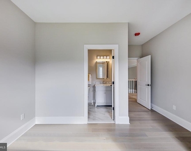 3104 Sleepy Hollow Road - Photo Thumbnail 43