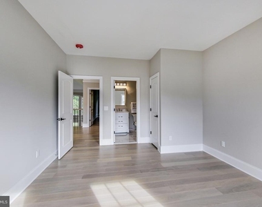 3104 Sleepy Hollow Road - Photo Thumbnail 42
