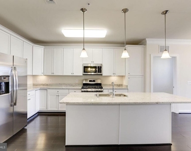 13740 Endeavour Drive - Photo Thumbnail 6