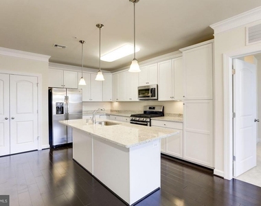 13740 Endeavour Drive - Photo Thumbnail 5