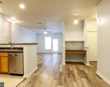 5123 Travis Edward Way - Photo Thumbnail 9