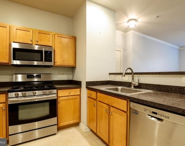 5123 Travis Edward Way - Photo Thumbnail 5
