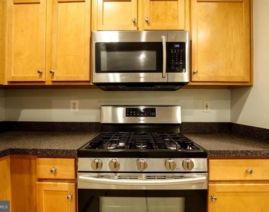 5123 Travis Edward Way - Photo Thumbnail 7
