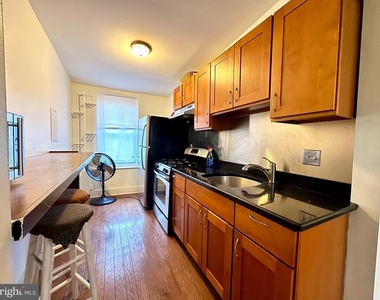 2228 Fairmount Avenue - Photo Thumbnail 6