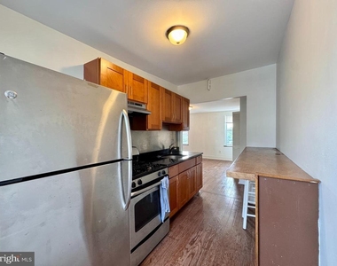 2228 Fairmount Avenue - Photo Thumbnail 4