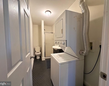 2228 Fairmount Avenue - Photo Thumbnail 3