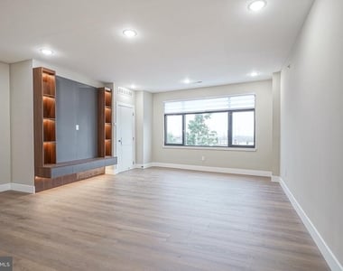 4432 Wingate Street - Photo Thumbnail 9