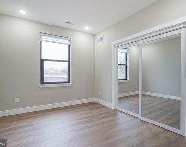 4432 Wingate Street - Photo Thumbnail 23