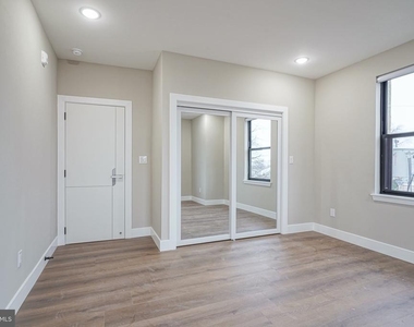 4432 Wingate Street - Photo Thumbnail 16