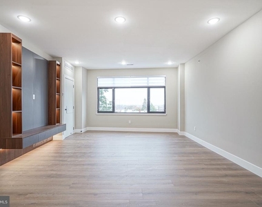 4432 Wingate Street - Photo Thumbnail 8