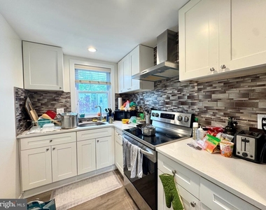 2226 Fairmount Avenue - Photo Thumbnail 6