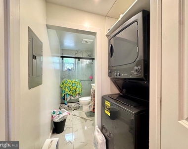 2226 Fairmount Avenue - Photo Thumbnail 7