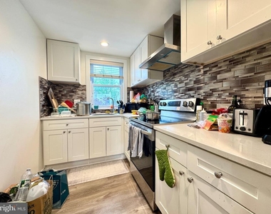 2226 Fairmount Avenue - Photo Thumbnail 5