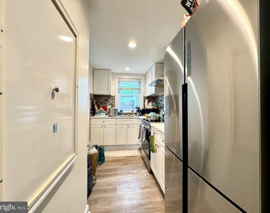 2226 Fairmount Avenue - Photo Thumbnail 4