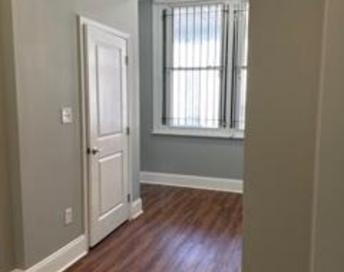 1914 W Berks Street - Photo Thumbnail 6