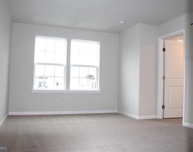 157 Mazzeo Drive - Photo Thumbnail 9