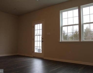 157 Mazzeo Drive - Photo Thumbnail 6