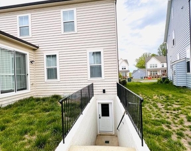 9875 Selkie Lane - Photo Thumbnail 4
