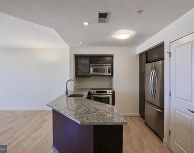 675 President Street - Photo Thumbnail 2