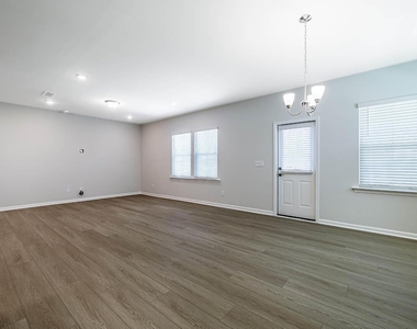 1400 Hollyview Avenue - Photo Thumbnail 21